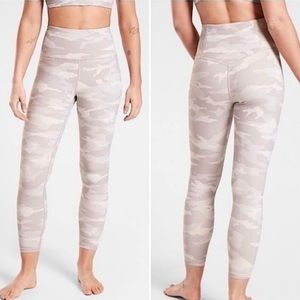 Athleta Light Camo Elation 7/8 Tight Size Small
